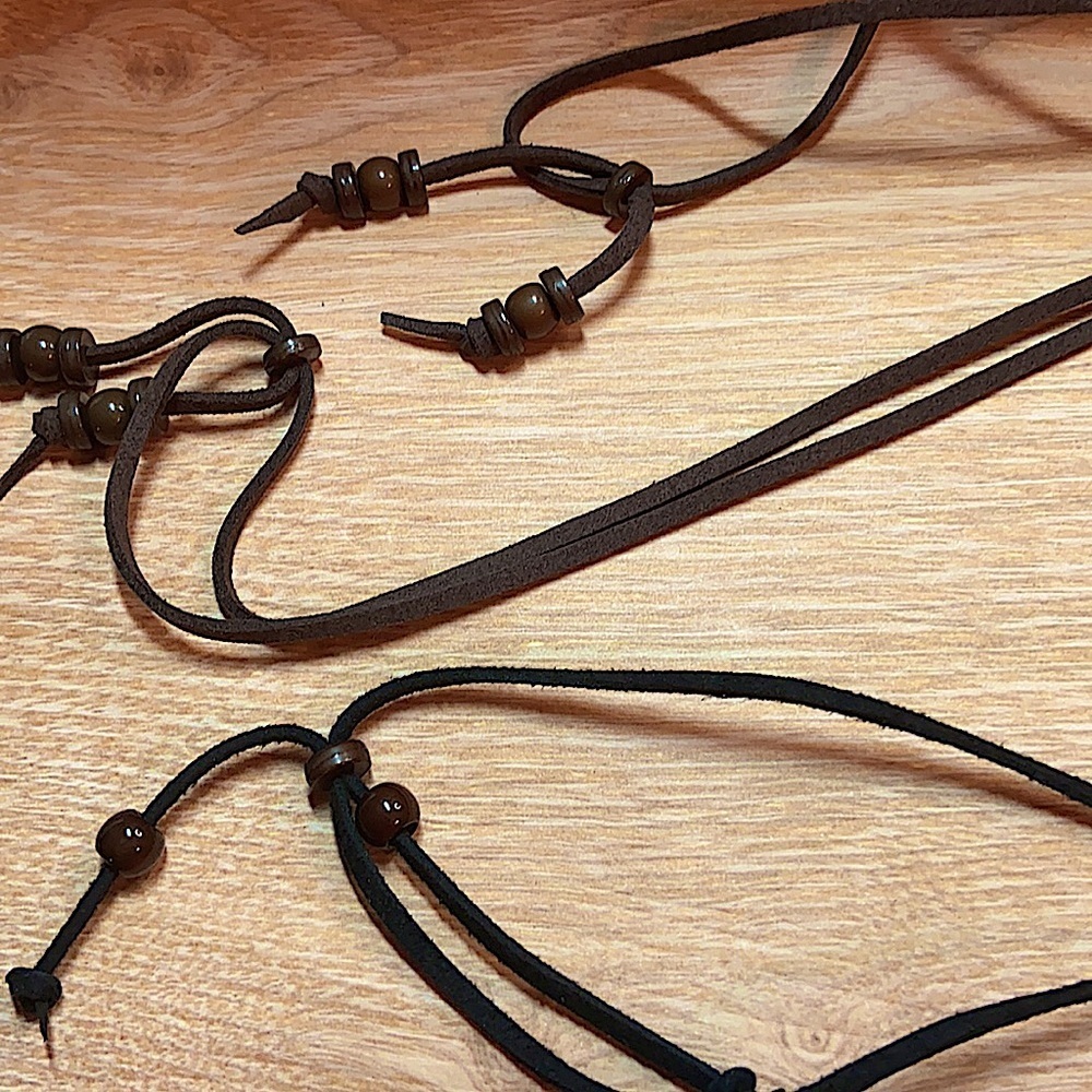 Eyewear and Reading Glasses Holders Leather Resin Necklaces Lot of 3 - Picture 3 of 4